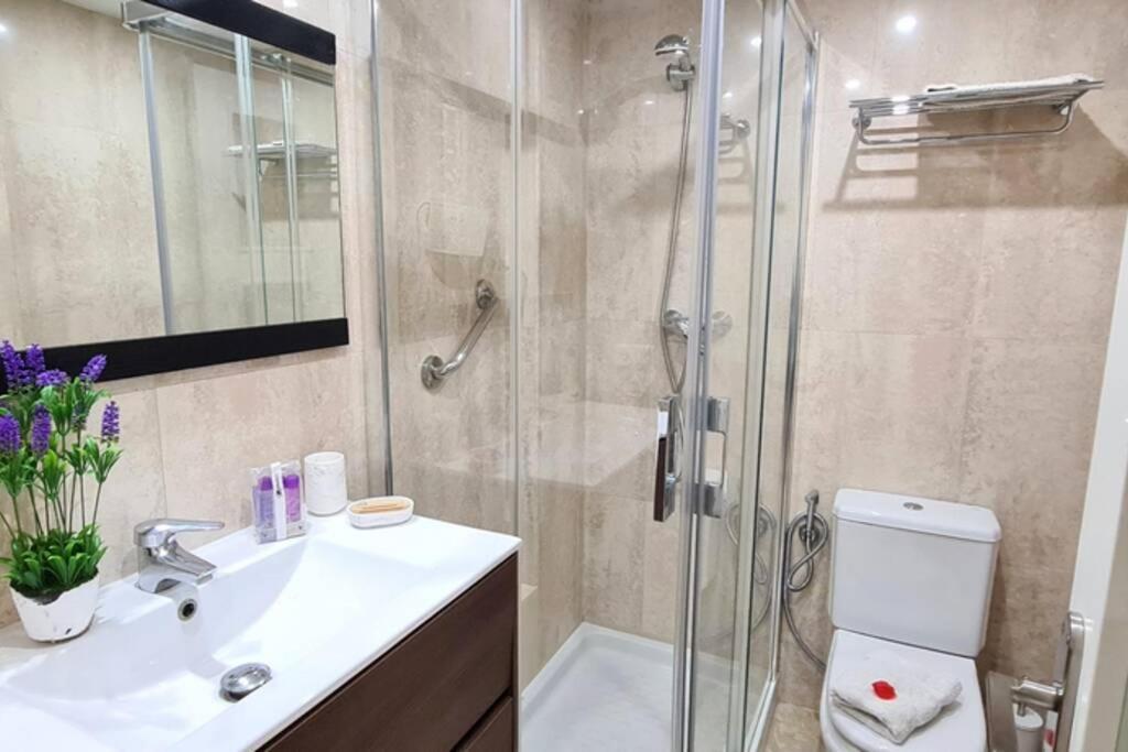 Appartamento Luxury Penthouse With Ocean Views &Private Jacuzzi Estepona Esterno foto